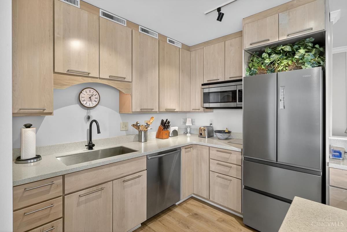 2401 Ingleside Avenue #184 - 3