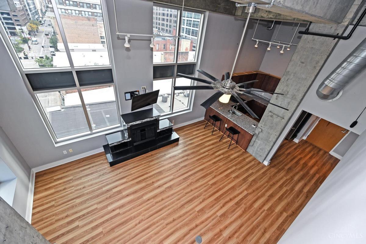 353 W Fourth Street #402 - 5