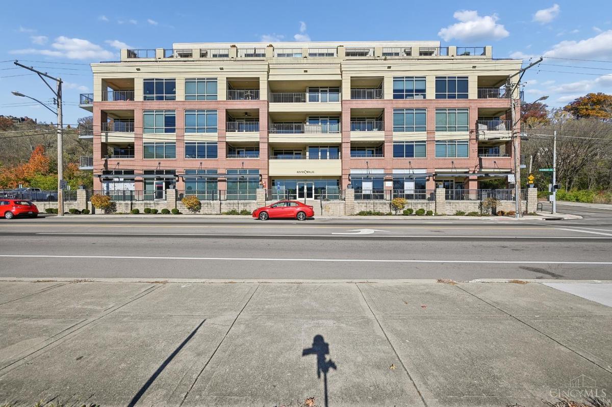 2260 Riverside Drive #201 - 5