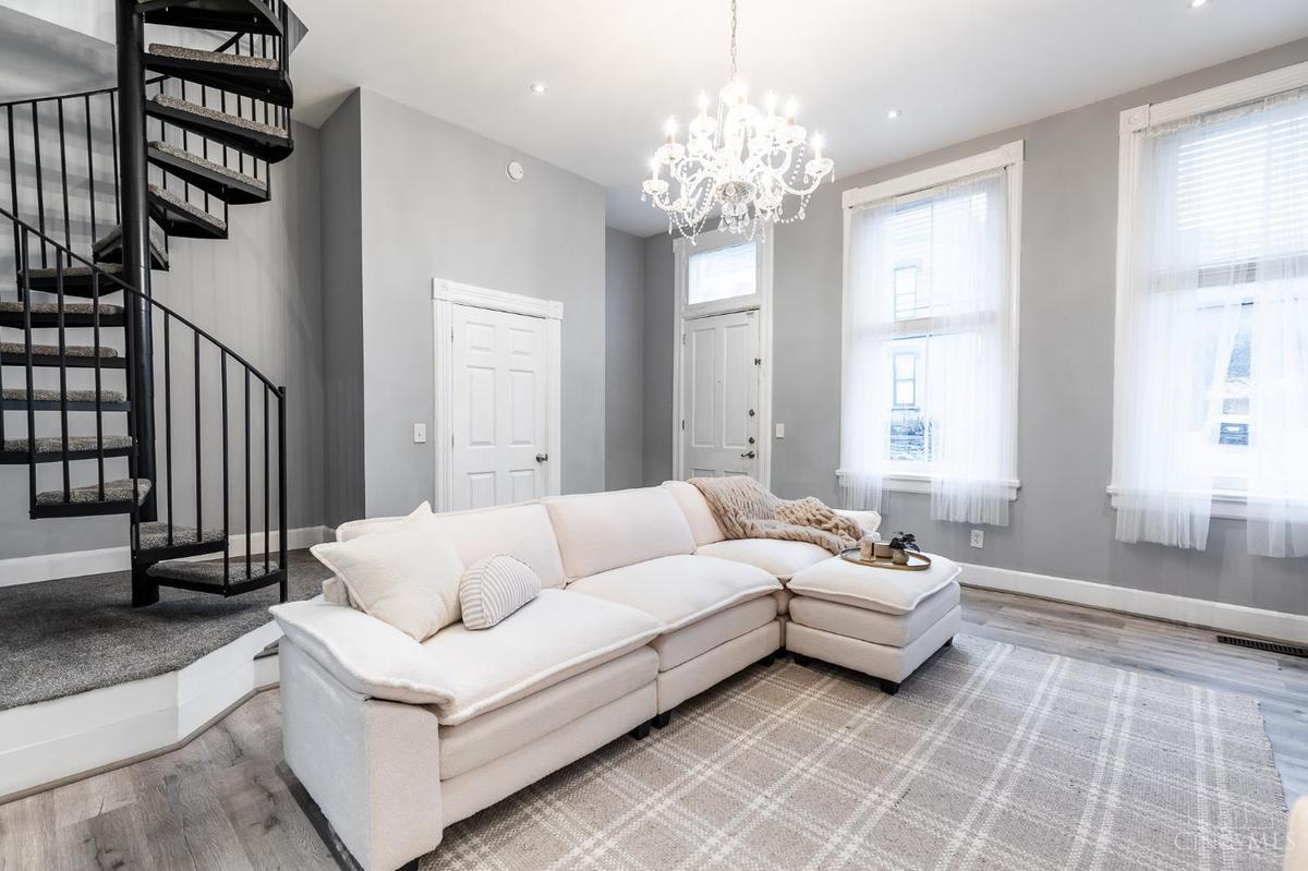 551 E Thirteenth Street #212 - 3