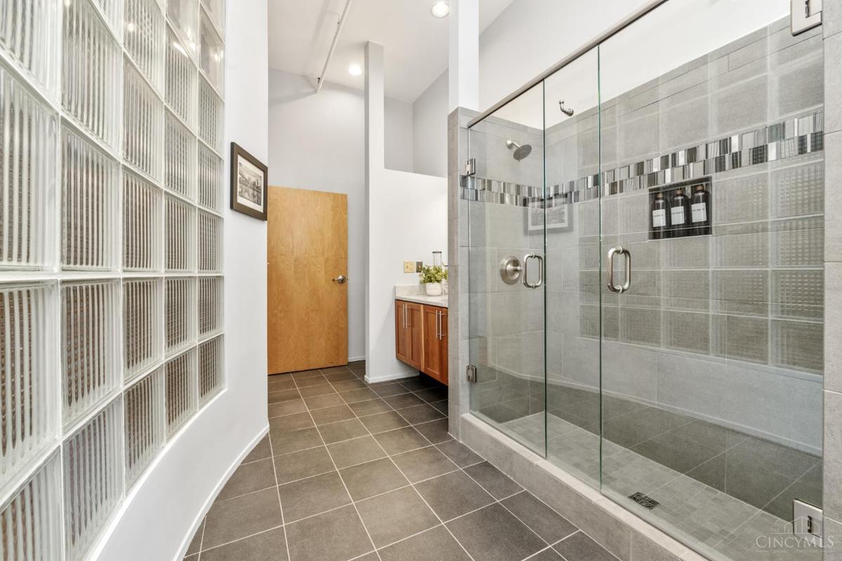 1214 Vine Street #3 - 5