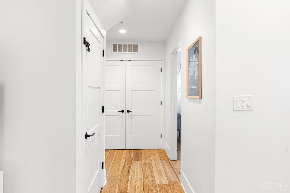 32 E Court Street #203 - 4