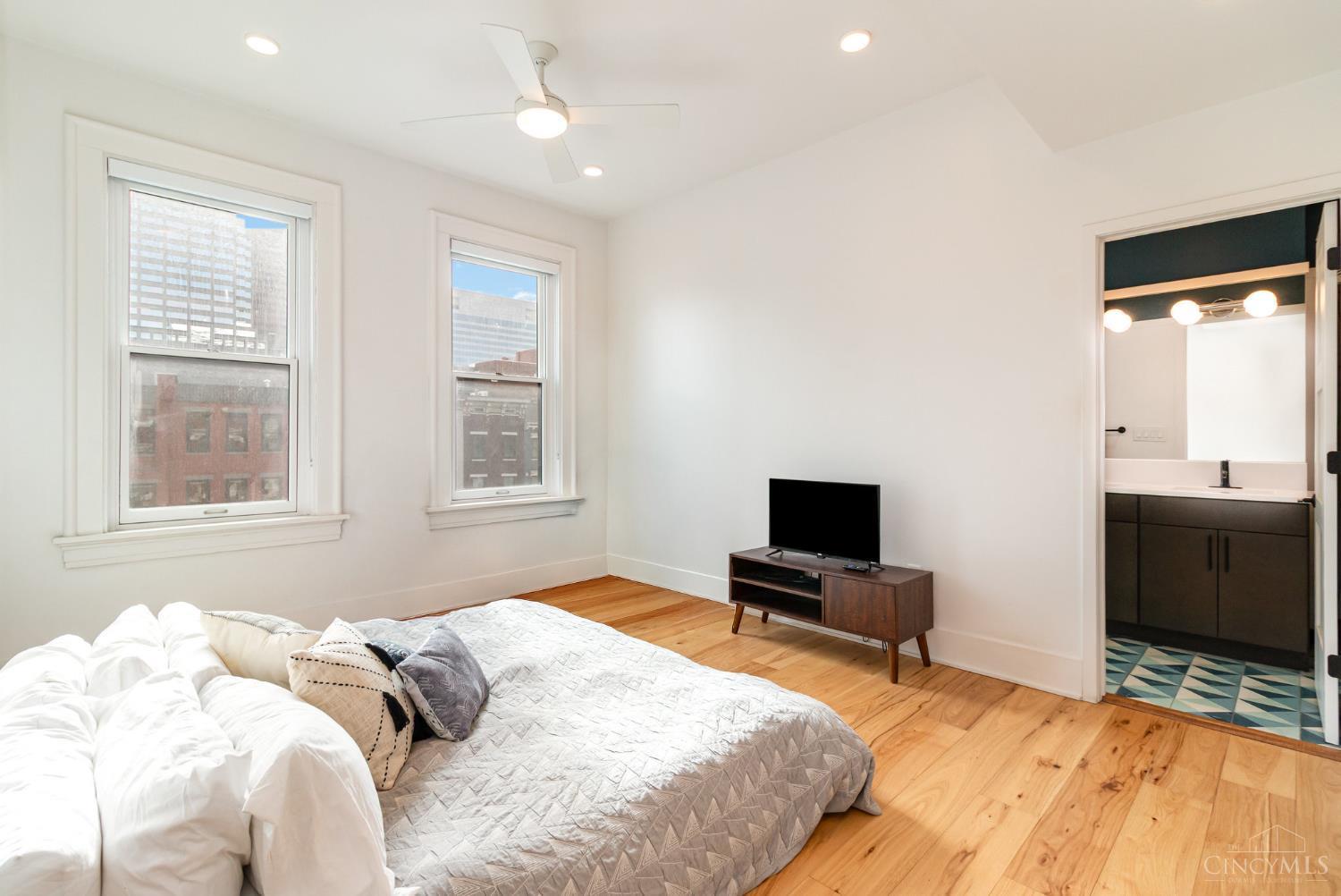 1003 Walnut Street #309 - Main