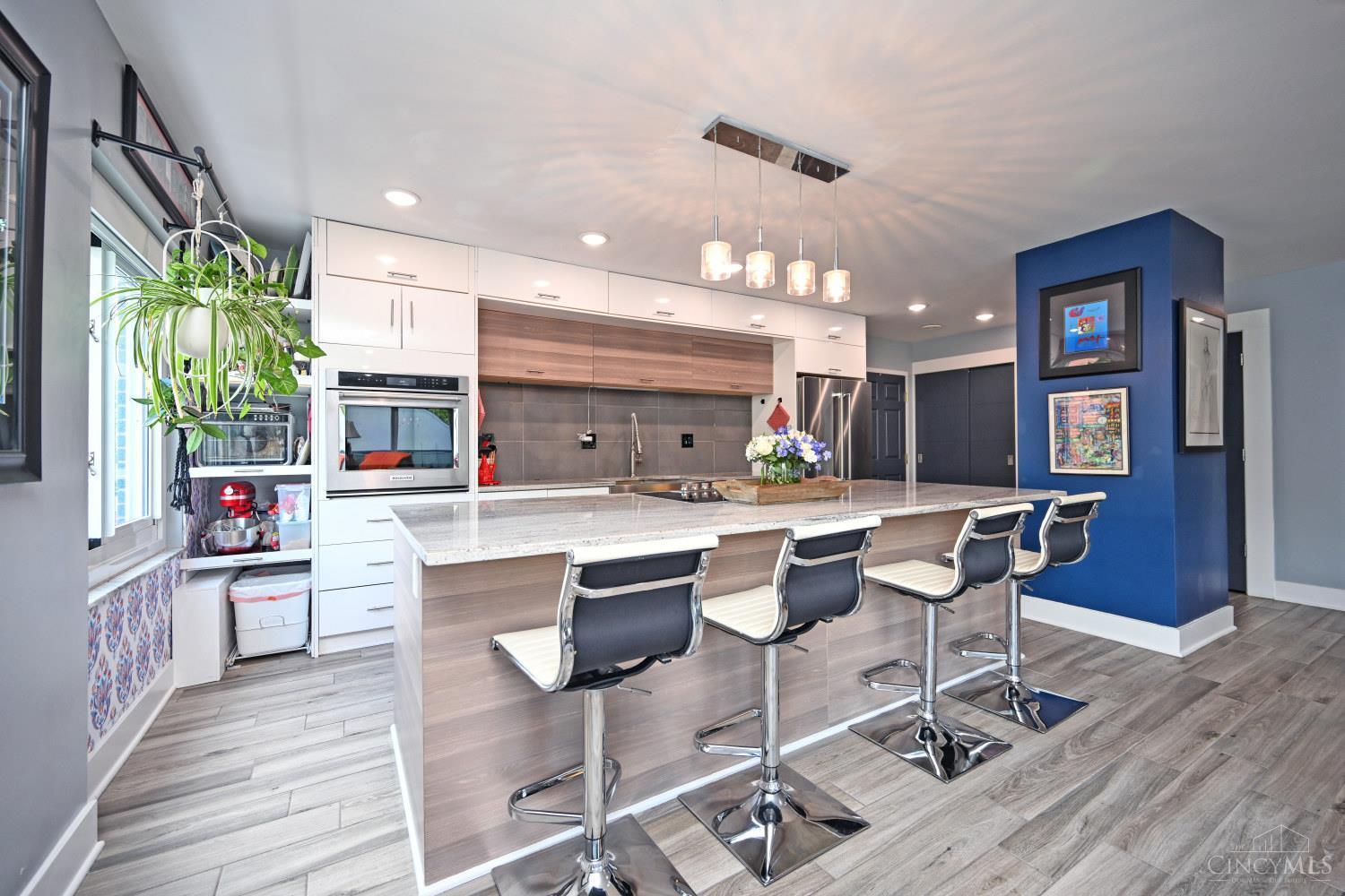 2200 Victory Parkway #709 - Main
