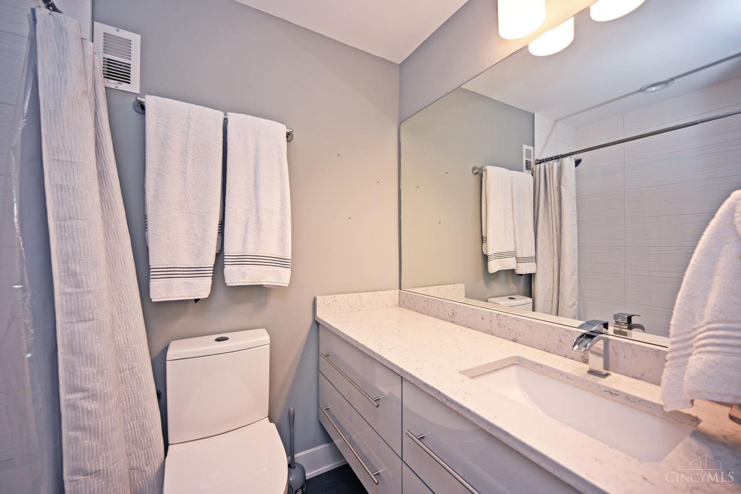 2200 Victory Parkway #1407 - Main