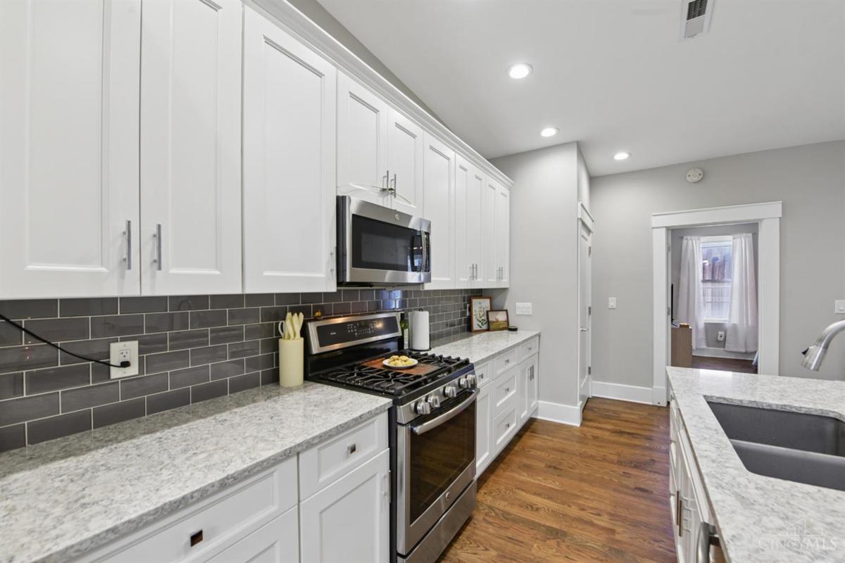 817 Broadway Street #3 - 4