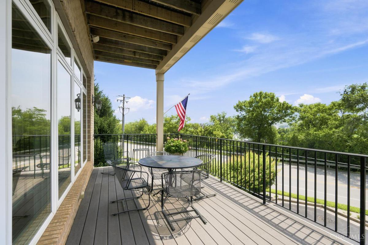 1498 Riverside Drive - 2