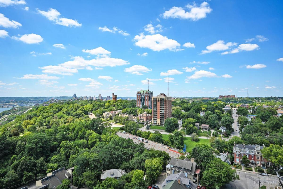 2200 Victory Parkway #2307 - 3