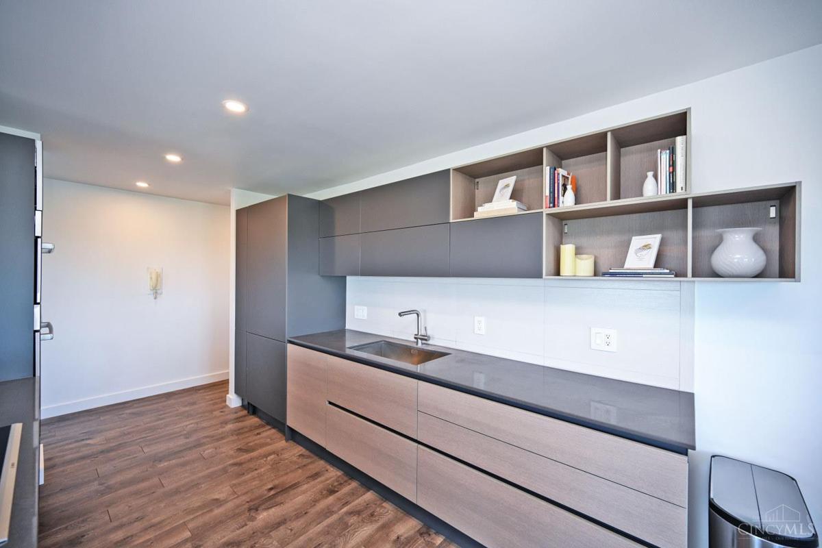 2200 Victory Parkway #2307 - 4