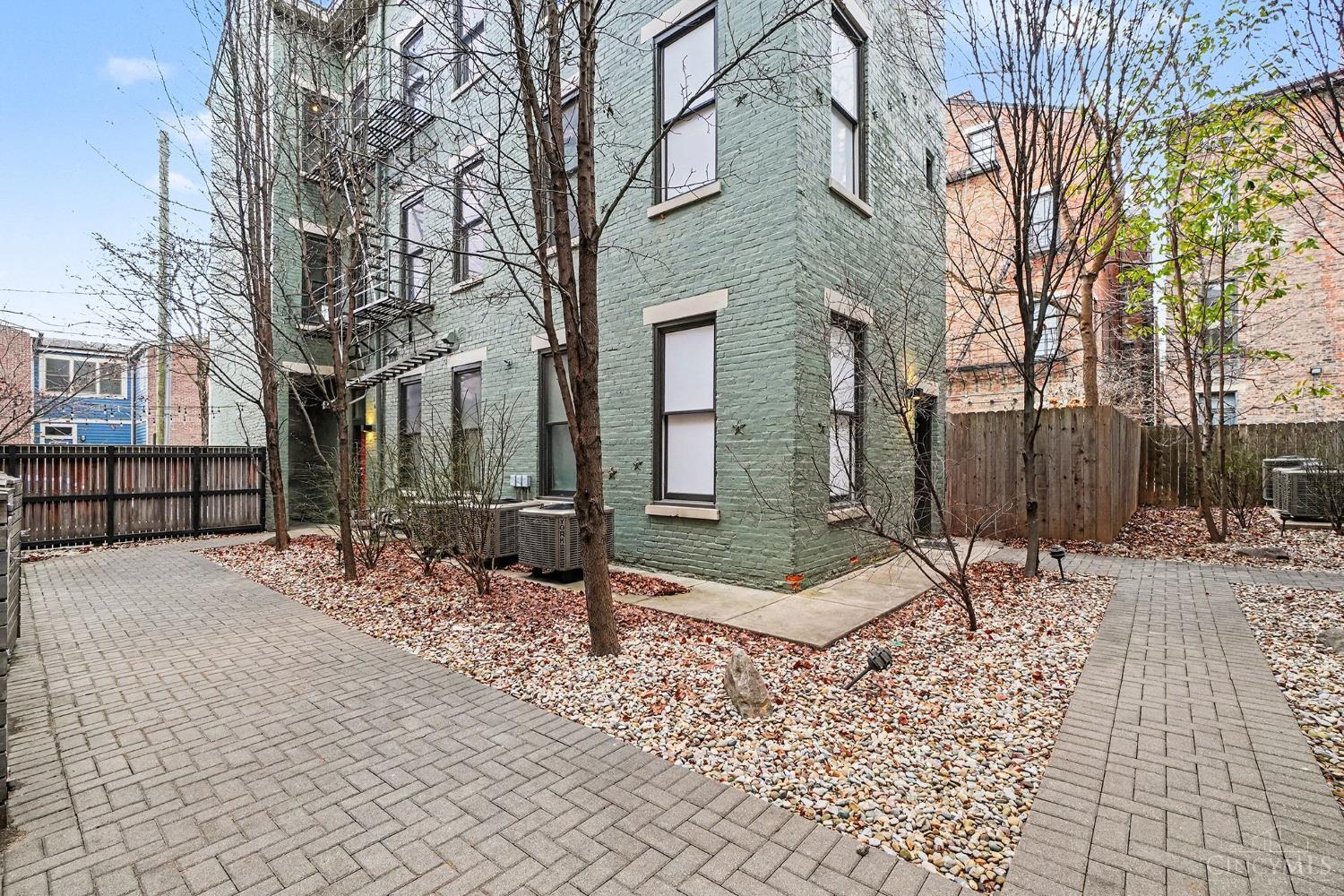 122 W Fifteenth Street #223 - Main