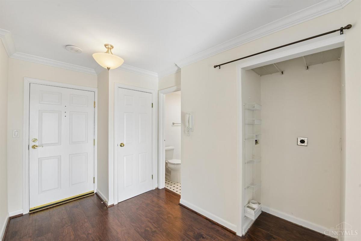 2200 Victory Parkway #806 - 2