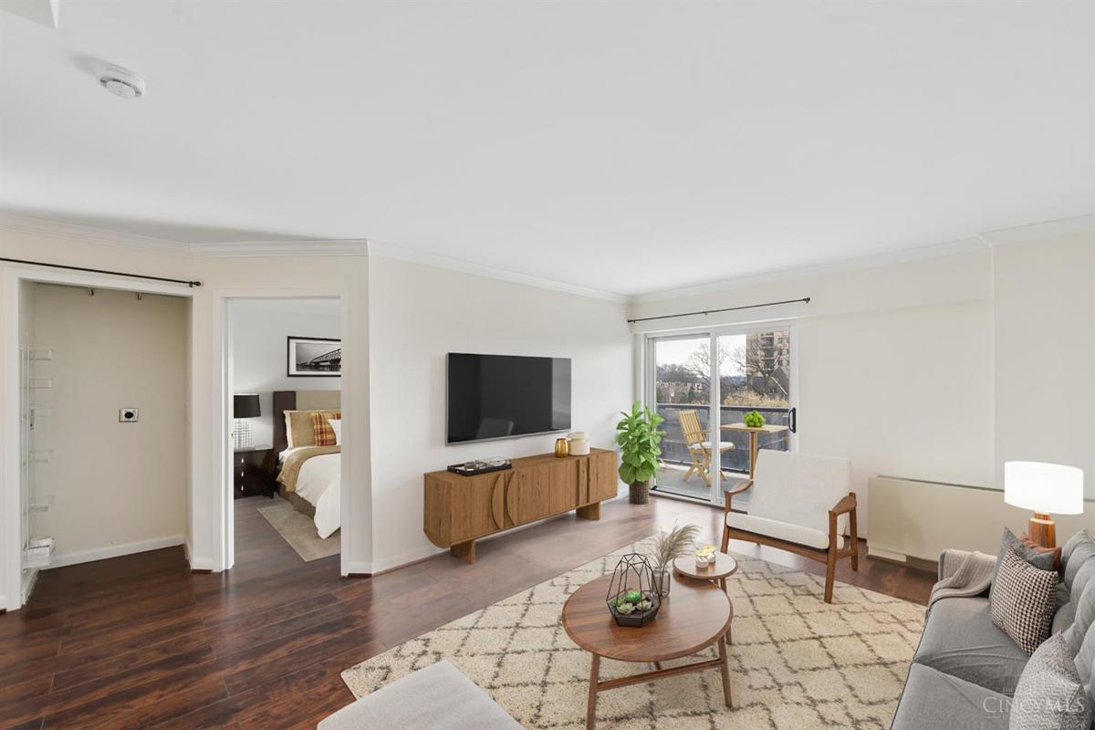 2200 Victory Parkway #806 - 5