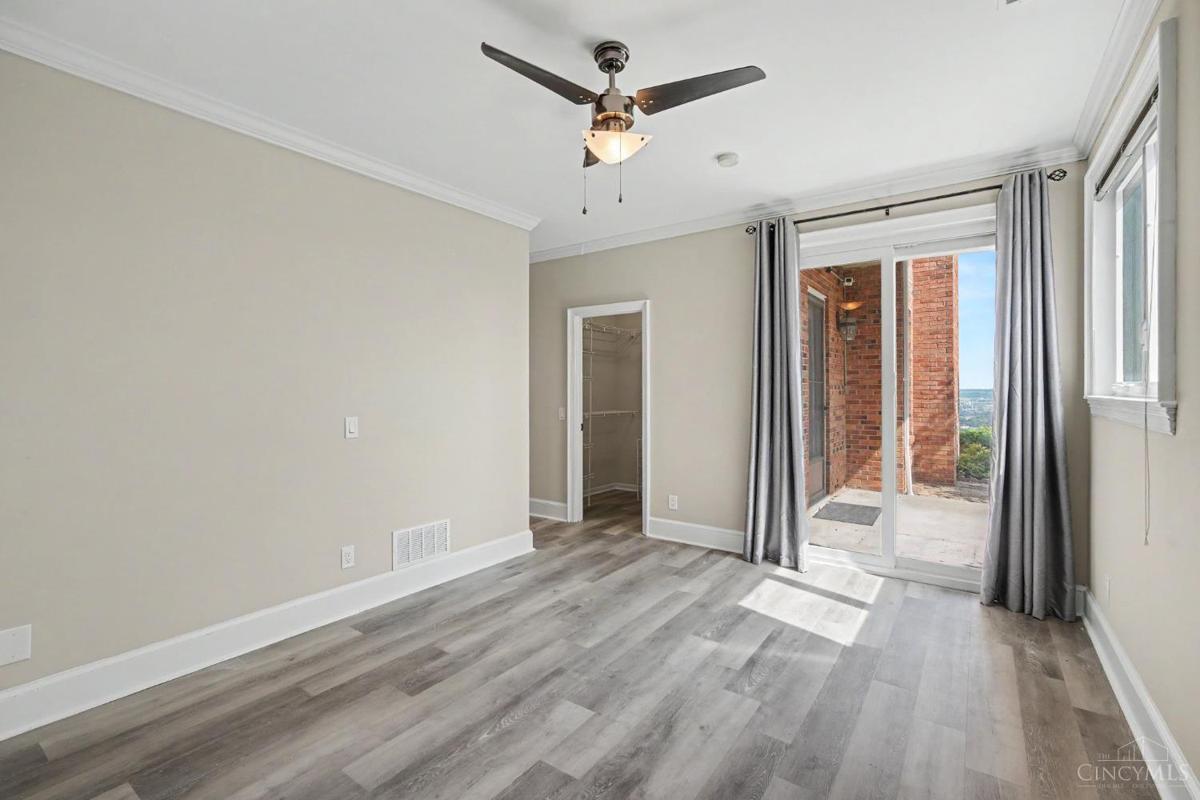 390 Grand Avenue #B - 4