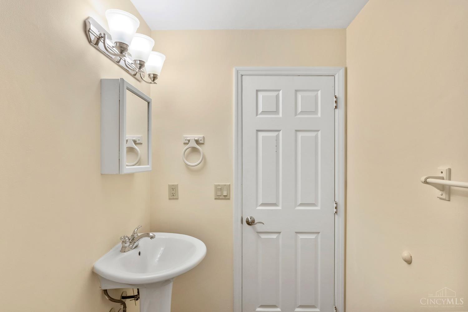 927 Auburnview Drive #2 - 4