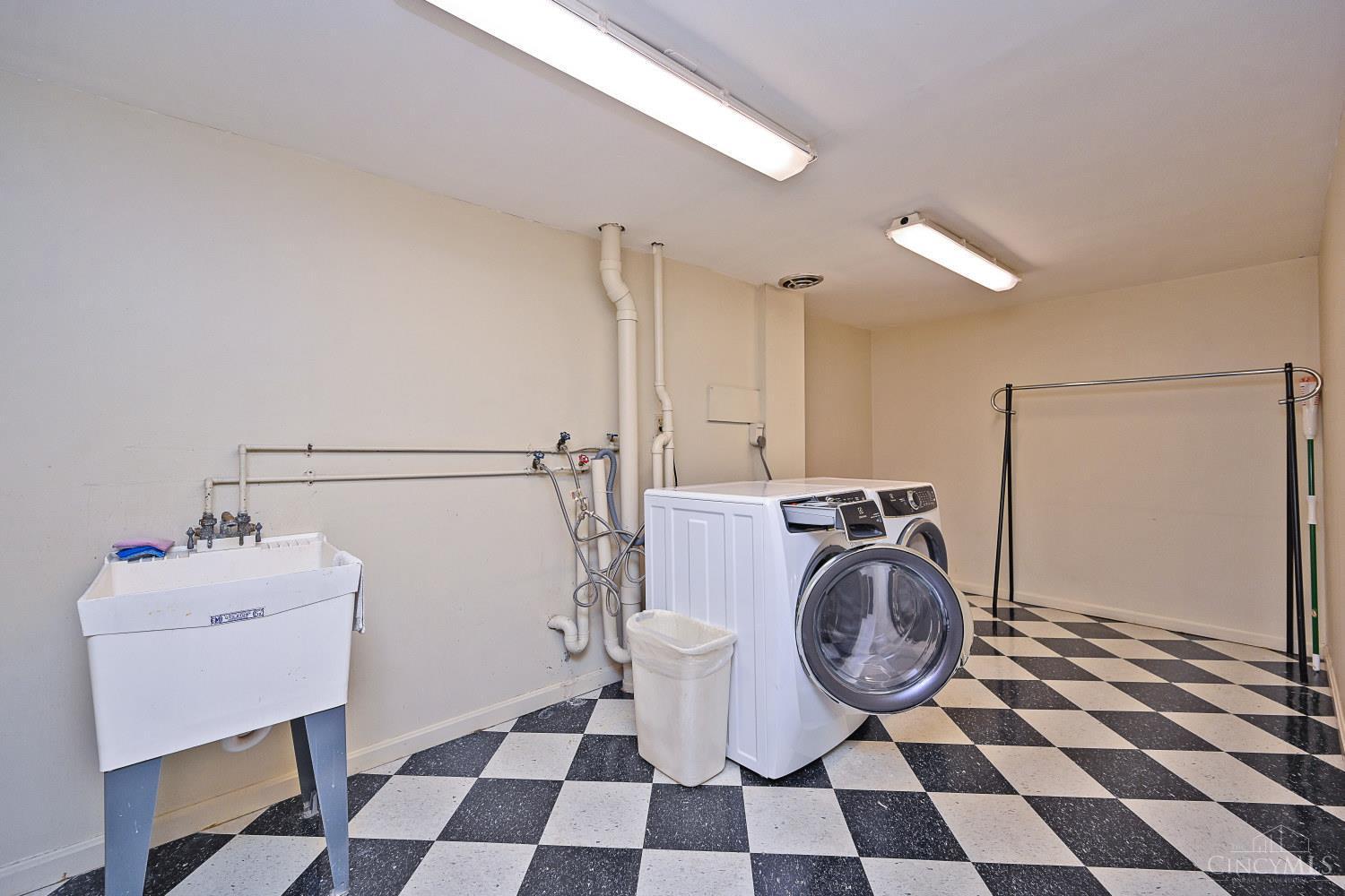 880 Rue De La Paix #A-28 - 3