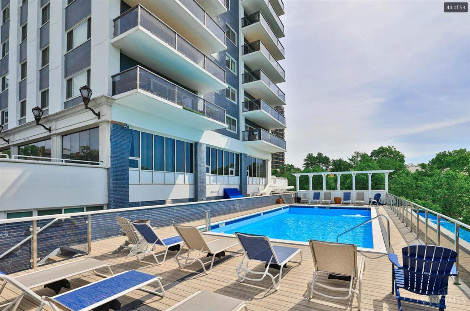 2200 Victory Parkway #806