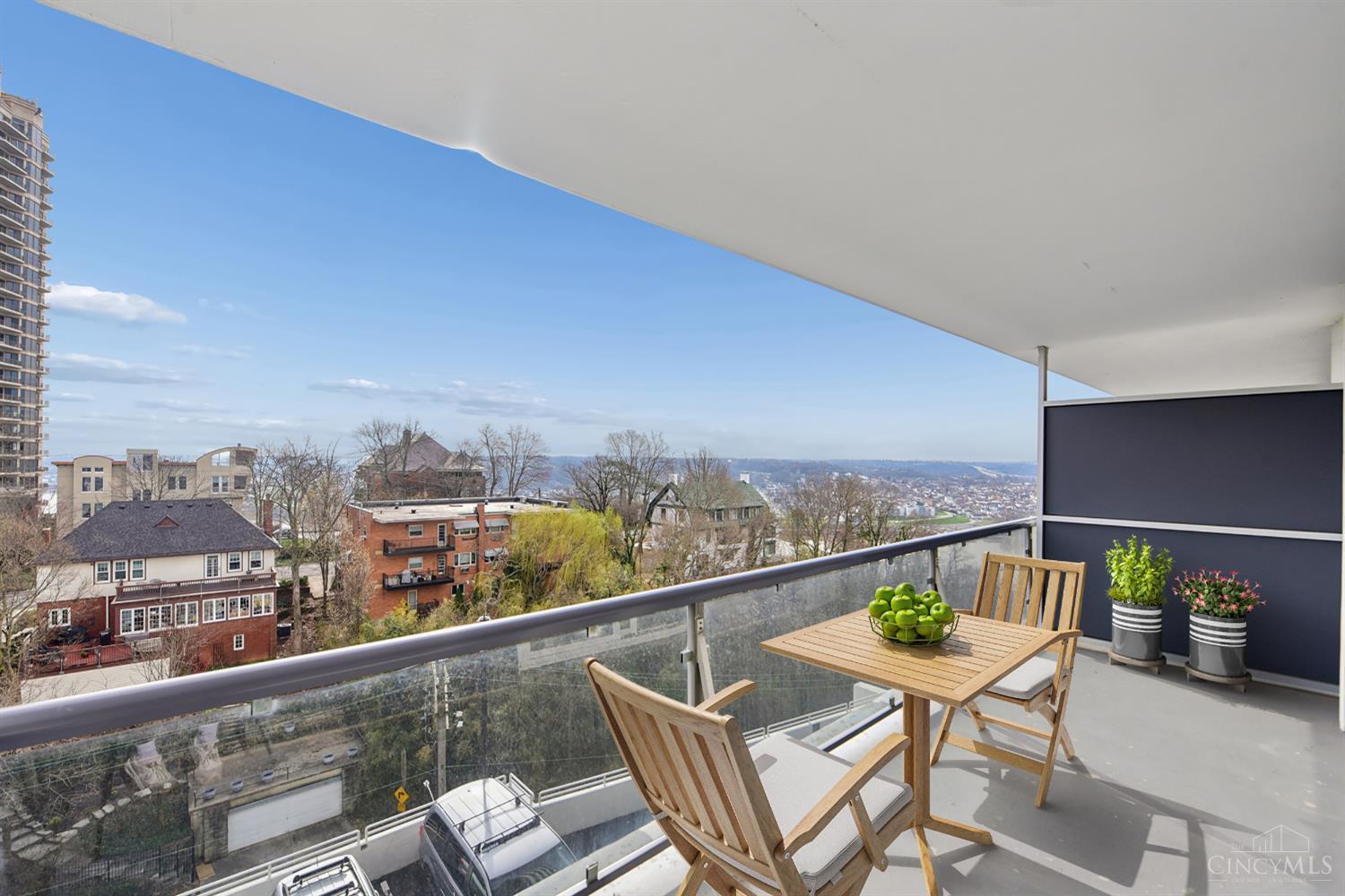 2200 Victory Parkway #806 - 5