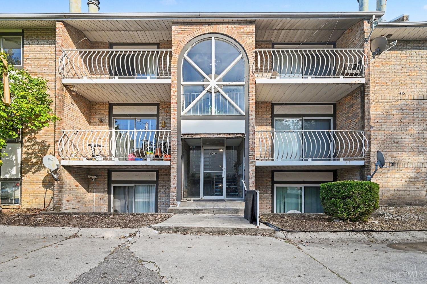 2435 Montana - Main