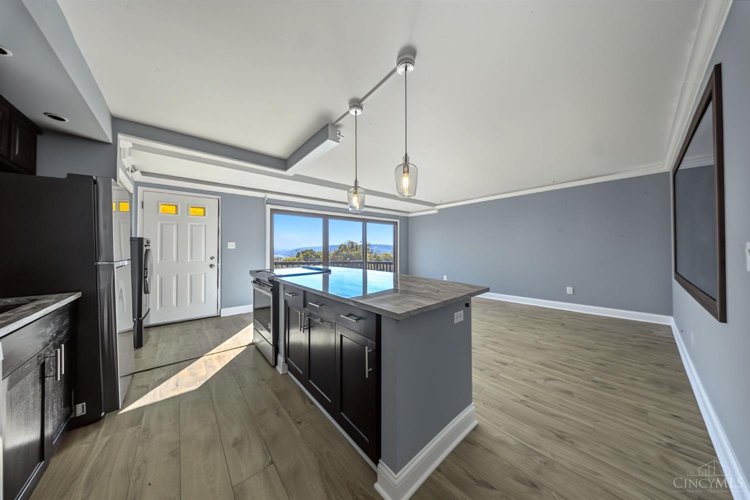 2500 Warsaw Avenue - 2